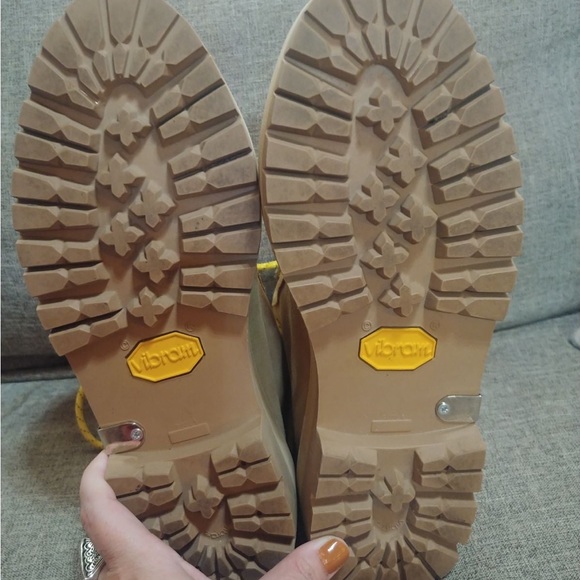 Off-White Hiking Boots - Picture 5 of 8